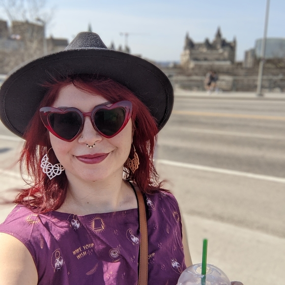 Meet your Posher, Julie - Picture 2 of 3